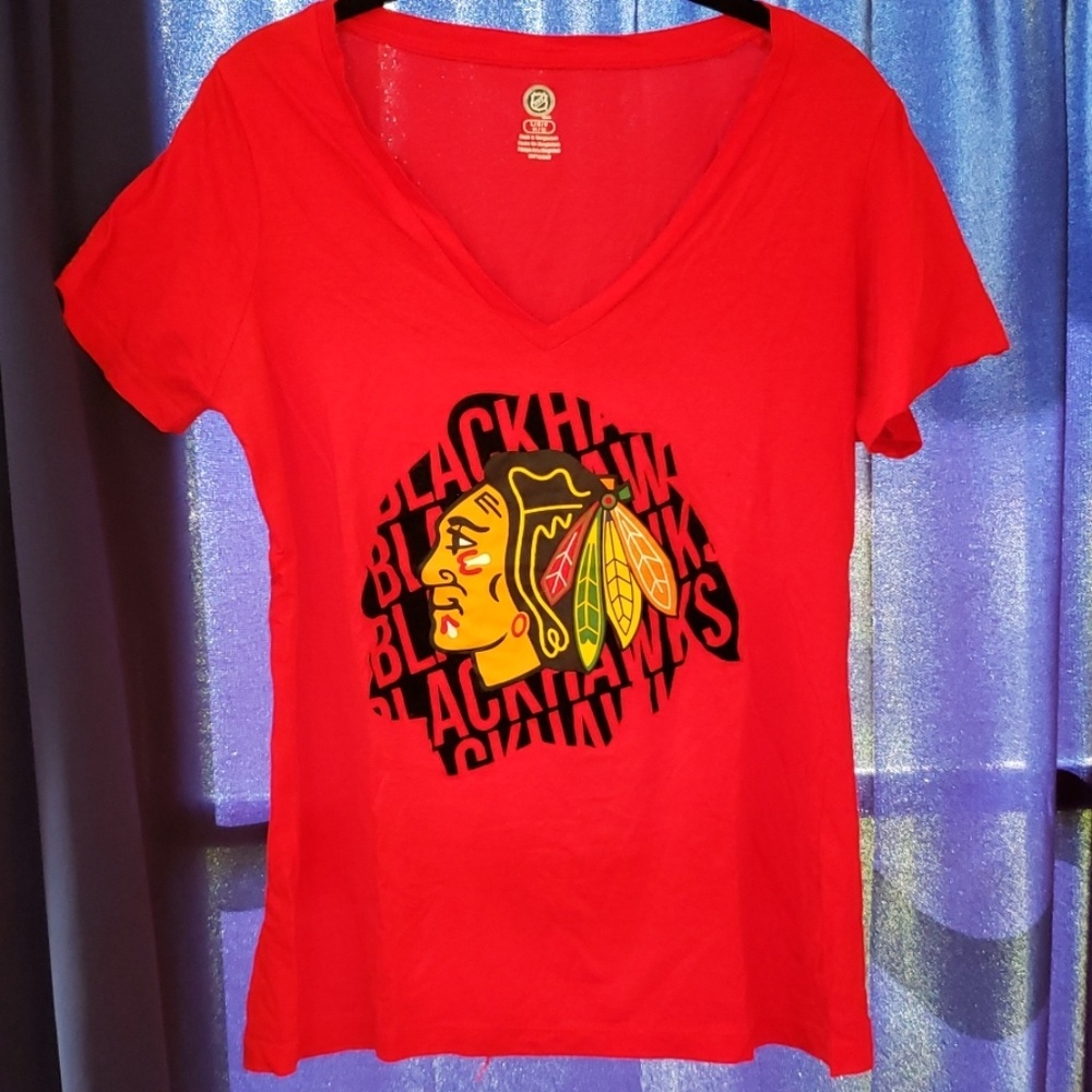 Women's V-neck Chicago Blackhawks tee
